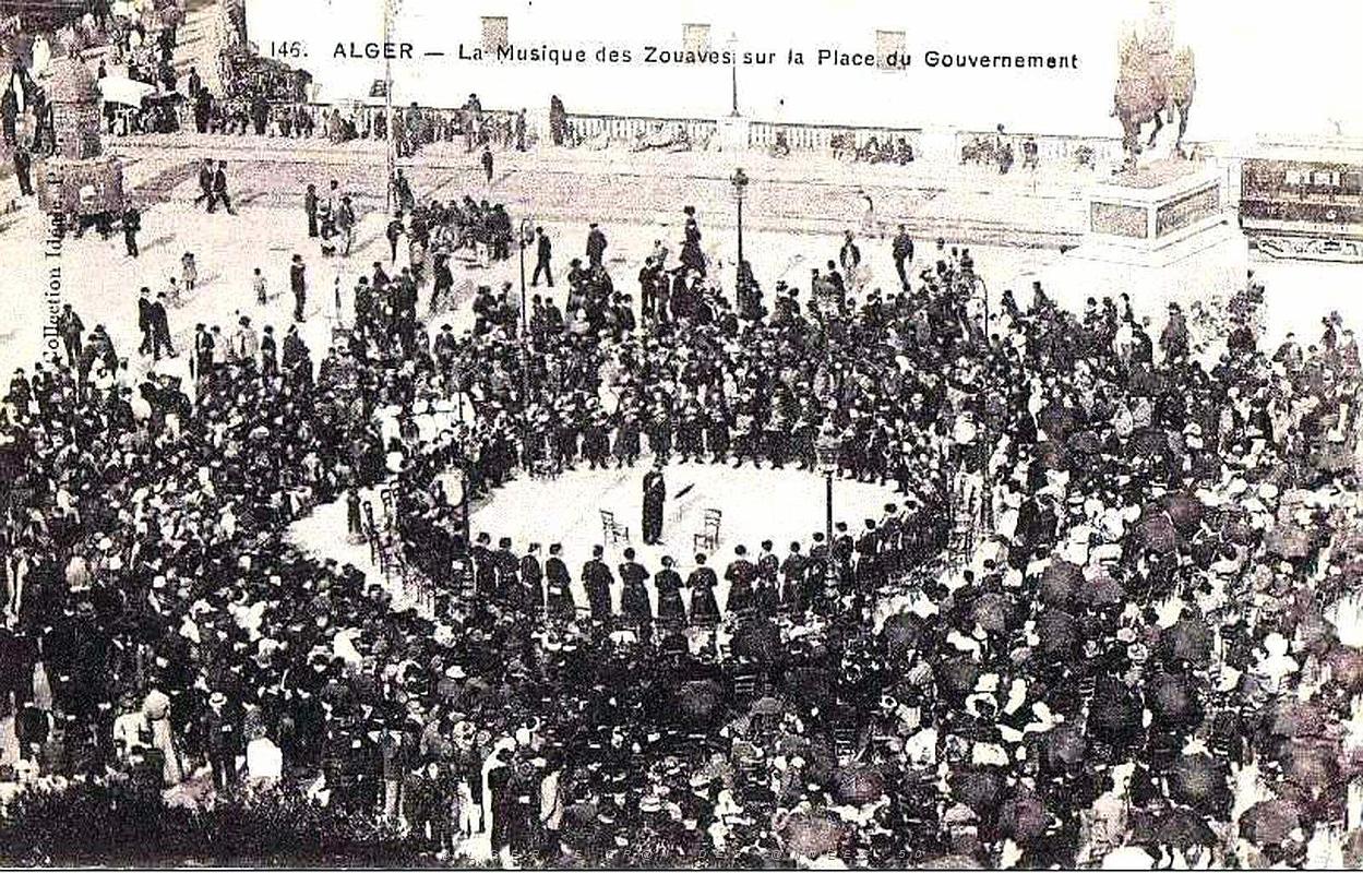 584- Alger - Place du gouvernement- Musique Zouaves.jpg